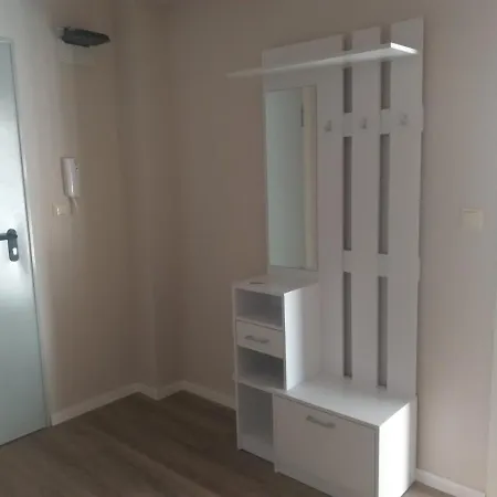 1 Apartment *