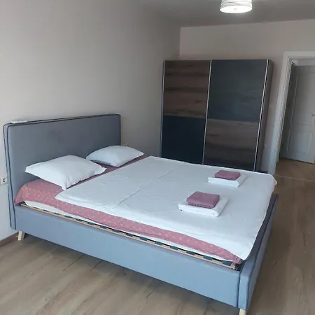 1 Apartment *